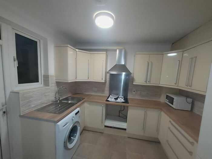 3 Bedroom Flat To Rent In Wideway, Mitcham, CR4