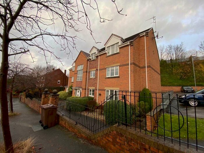 2 Bedroom Apartment To Rent In Tadcaster Road, Woodseats, S8