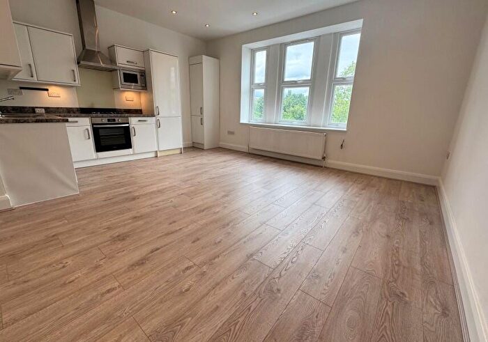 2 Bedroom Flat To Rent In High Road, North Finchley, N12