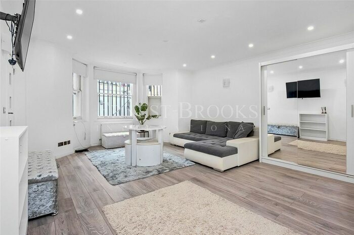 1 Bedroom Flat To Rent In Queens Gate, South Kensington, SW7