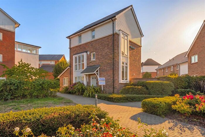 3 Bedroom Detached House For Sale In Sungold Walk, Kings Hill, ME19