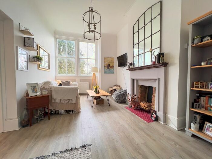 1 Bedroom Flat For Sale In Hammerwood Road, Ashurst Wood, RH19