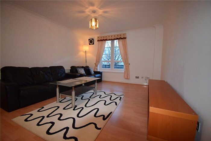 3 Bedroom Flat To Rent In Powderhall Rigg, Broughton, Edinburgh, EH7