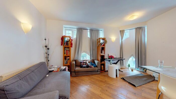 3 Bedroom Flat To Rent In Farringdon Road, London, EC1M