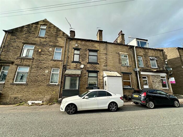3 Bedroom Terraced House To Rent In Shay Lane, Halifax, HX2