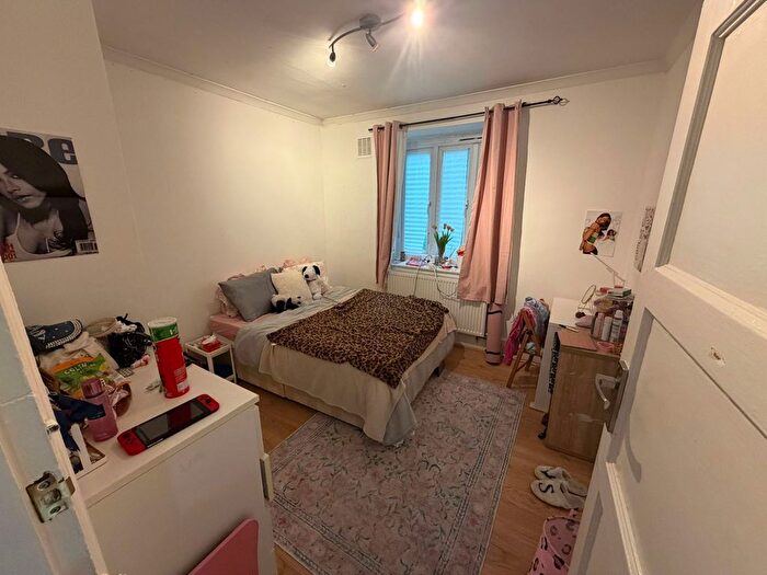 3 Bedroom Flat To Rent In Tennis Street, London, SE1
