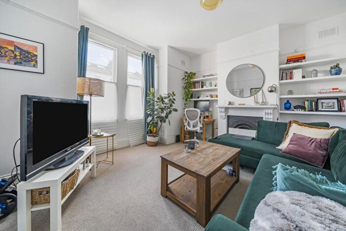 2 Bedroom Flat For Sale In Henslowe Road, East Dulwich, London, SE22