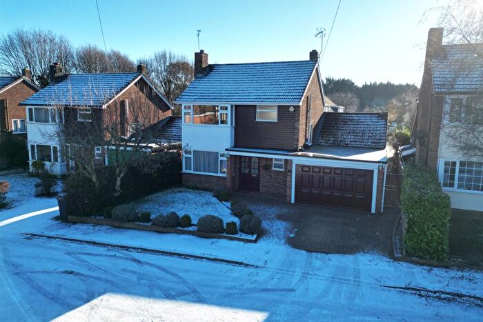 4 Bedroom Detached House For Sale In Shepherds Fold, Holmer Green, HP15