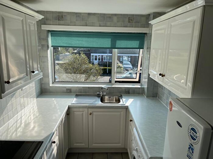 2 Bedroom Maisonette To Rent In Stapleford Close, Sale, M33