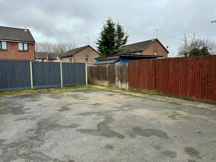2 Bedroom End Of Terrace House To Rent In Manor Drive, Leicester, LE4
