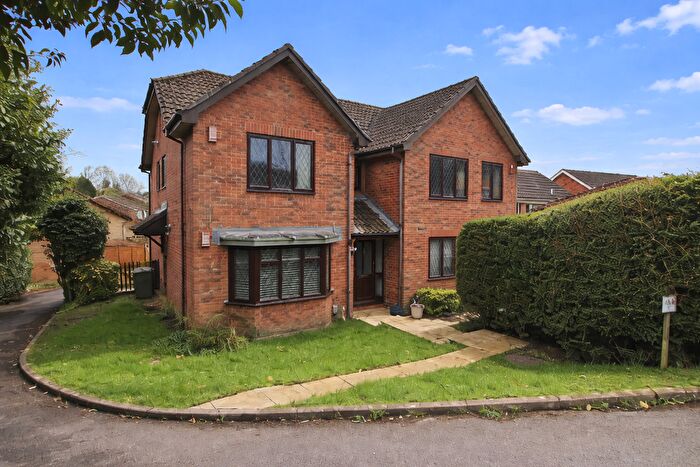 2 Bedroom Flat For Sale In Farmhouse Way, Lovedean, PO8