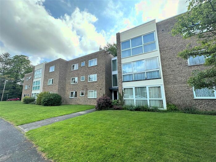 2 Bedroom Flat To Rent In The Spinney, Watford, WD17