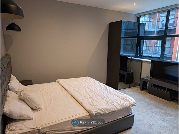 3 Bedroom Flat To Rent In Trafalgar House, Leeds, LS1