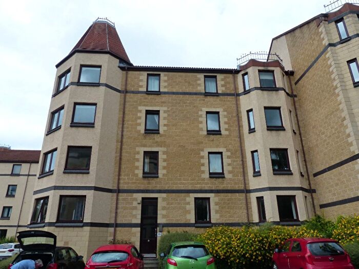 2 Bedroom Flat To Rent In West Bryson Road, Ardmillan, Edinburgh, EH11
