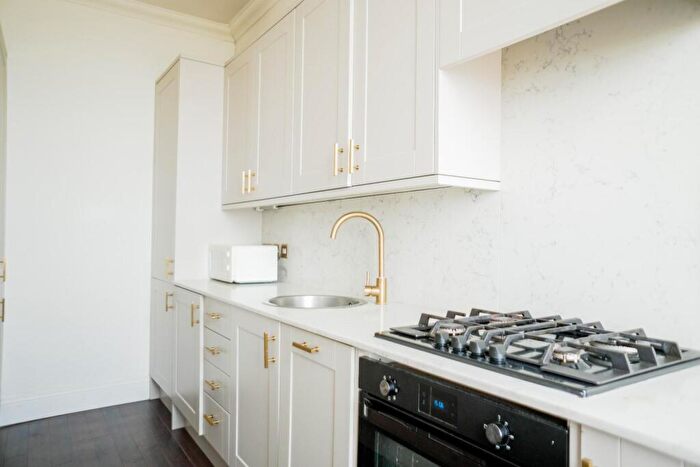 1 Bedroom Apartment To Rent In Kingsway, Hove, BN3