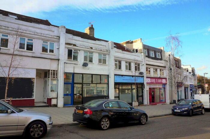 1 Bedroom Apartment To Rent In Chiltern Drive, Berrylands, KT5