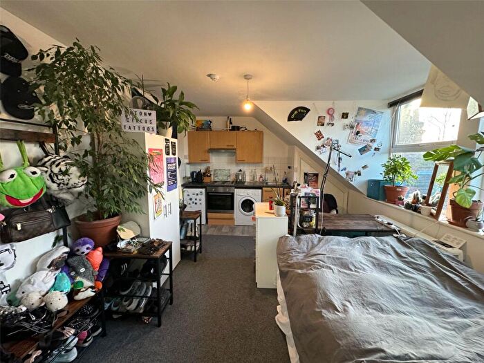 Apartment To Rent In Palmerston Road, Wood Green, London, N22