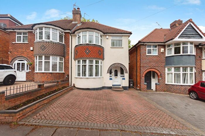 3 Bedroom Semi-Detached House For Sale In Whitley Court Road, Quinton, Birmingham, B32