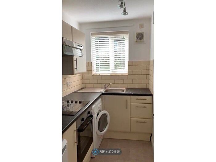 2 Bedroom Flat To Rent In Hayfields, Knutsford, WA16