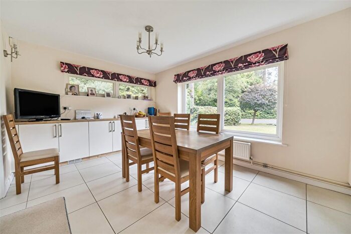5 Bedroom Detached House For Sale In Edgcumbe Park Drive Crowthorne, Berkshire, RG45