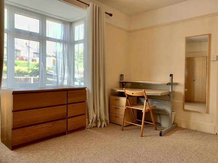 3 Bedroom House To Rent In Penchwintan Road, Bangor, LL57