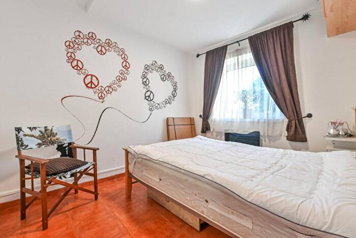 2 Bedroom Flat For Sale In Rotherfield Street, East Canonbury, London, N1