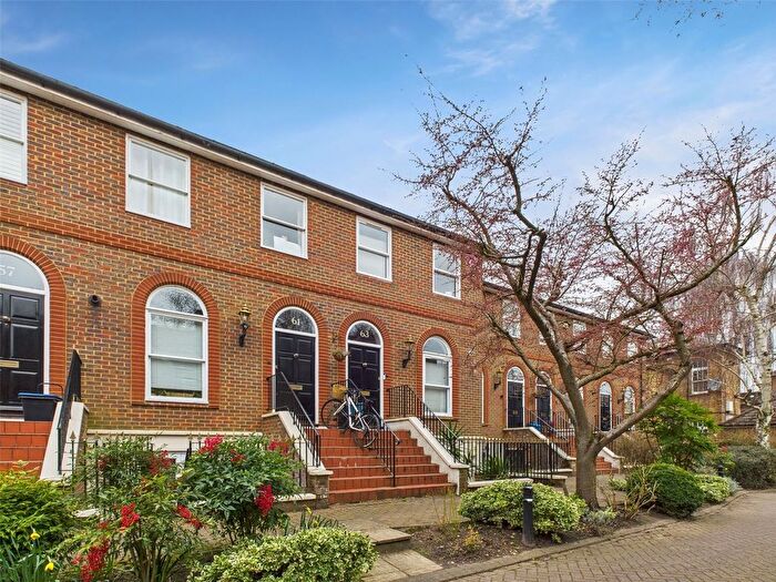 1 Bedroom Flat To Rent In King George Square, Richmond, TW10