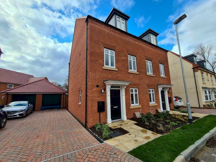 4 Bedroom Semi-Detached House To Rent In Wentworth Drive, Durham, DH1