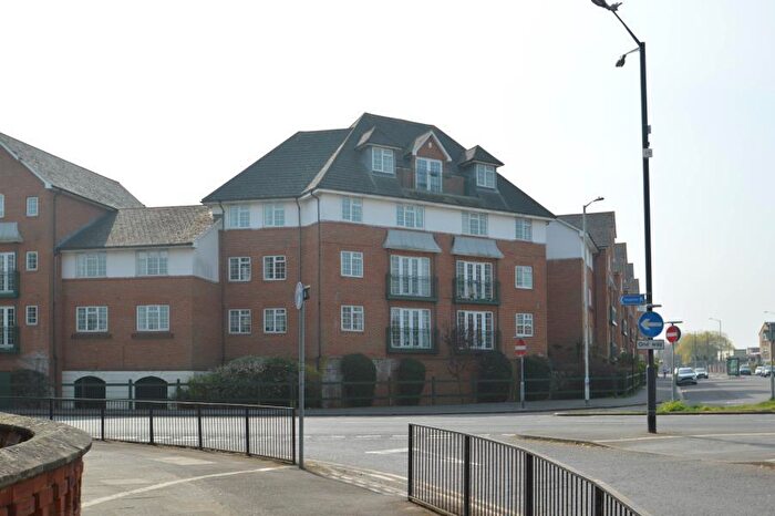 2 Bedroom Apartment For Sale In Knights Place, Windsor, SL4