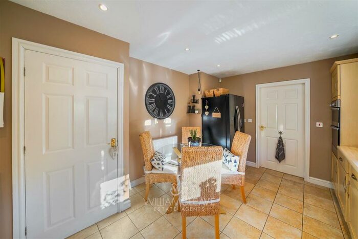 4 Bedroom Detached House For Sale In Parc Issa, Bryn-Y-Baal, CH7
