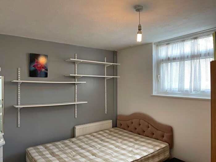 5 Bedroom Semi-Detached House To Rent In Metchley Drive, Selly Oak, Birmingham, B17