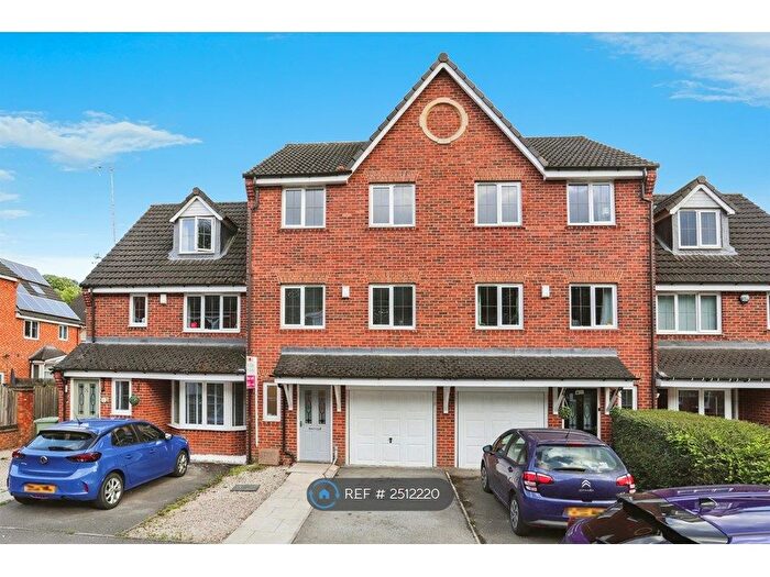 4 Bedroom Terraced House To Rent In Cromwell Mount, Pontefract, WF8