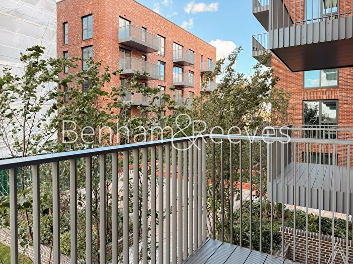 1 Bedroom Flat To Rent In Viola House, Greenleaf Walk, UB1