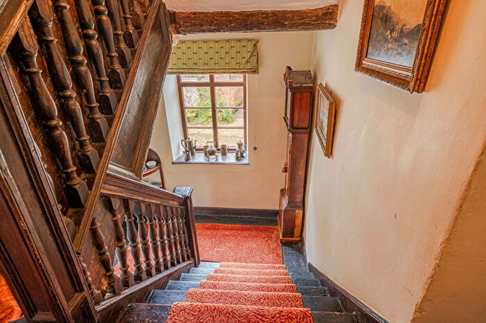 5 Bedroom Detached House For Sale In South Pavenhill Farm, Purton, SN5