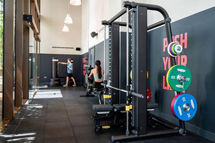 2 Bedroom Flat To Rent In Hampton Tower, , Tower Hamlets, London, E14