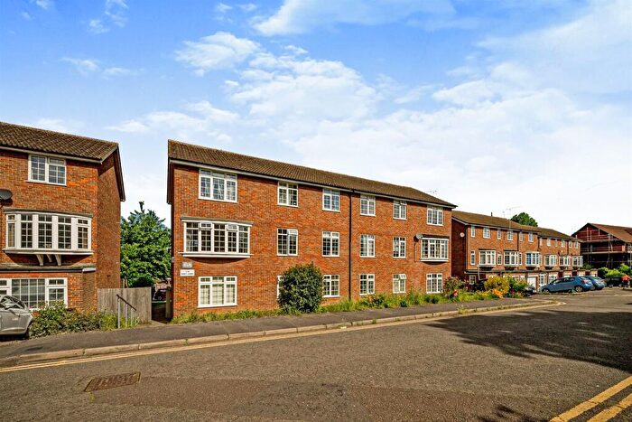 2 Bedroom Flat To Rent In Croft Road, Aylesbury, HP21