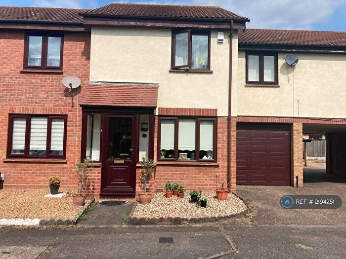 2 Bedroom Terraced House To Rent In Trentbridge Close, Ilford, IG6