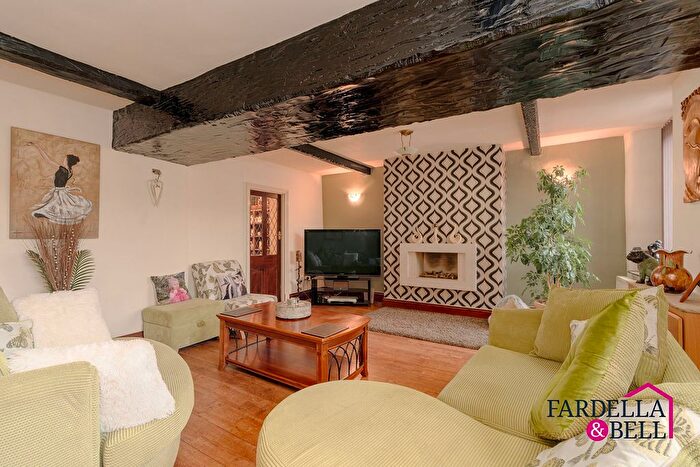3 Bedroom Semi-Detached House For Sale In Padiham Road, Burnley, BB12