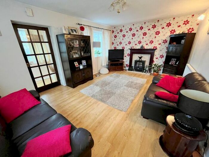 3 Bedroom Detached House For Sale In Obelisk Rise, Kingsthorpe
