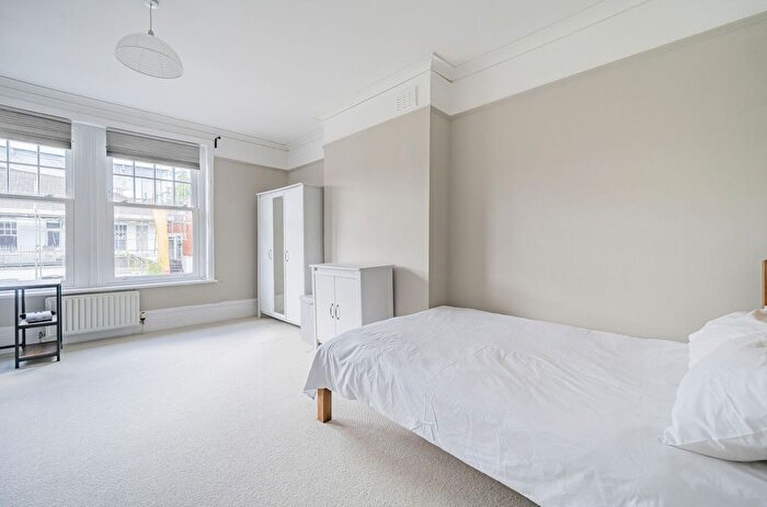 2 Bedroom Flat For Sale In Queensthorpe Road, Sydenham, SE26