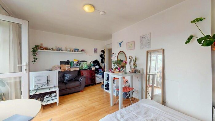 3 Bedroom Flat To Rent In Manor Road, N16