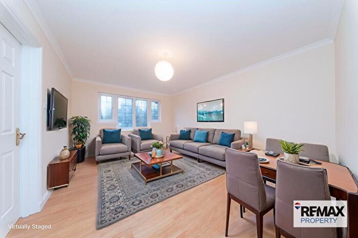 2 Bedroom Flat For Sale In Burnvale, Livingston, EH54