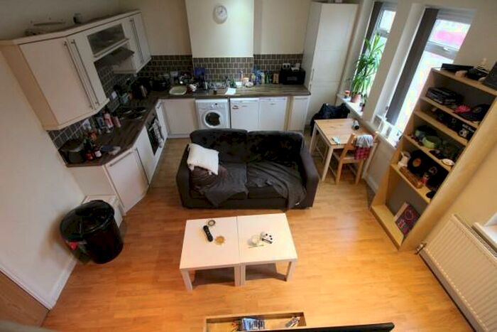 2 Bedroom Flat To Rent In City Road - Cardiff, CF24
