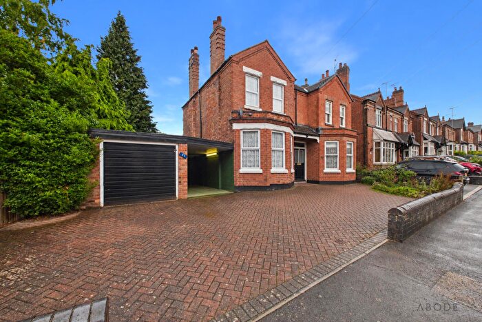 4 Bedroom Semi-Detached House For Sale In Scalpcliffe Road, Burton-On-Trent, DE15