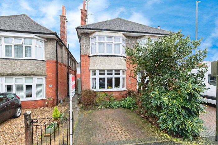 3 Bedroom Semi Detached House For Sale In Nursery Road, Blandford Forum, DT11