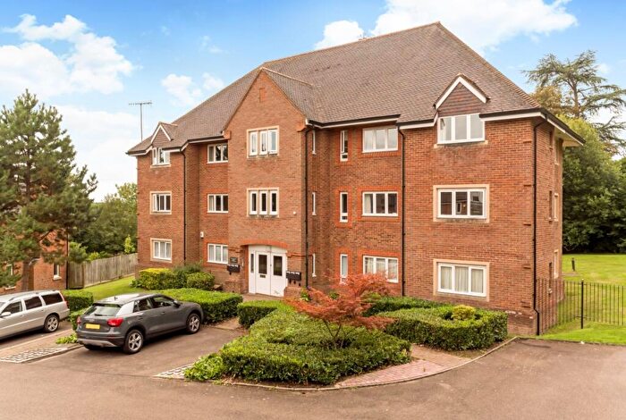 2 Bedroom Apartment To Rent In Highacres, Dorking, RH4