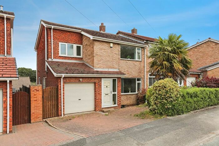 3 Bedroom Semi Detached House For Sale In Chevet Rise, Royston, Barnsley, S71