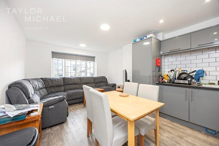 4 Bedroom Apartment To Rent In Melville Road, Hove, BN3