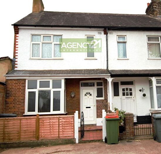 3 Bedroom Terraced House For Sale In Bath Road, Forest Gate, E7