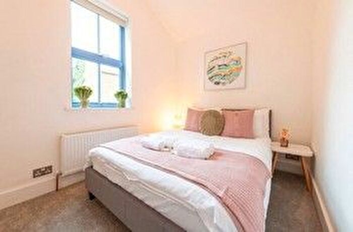 3 Bedroom Semi-detached House To Rent In Temple Street, Oxford, OX4